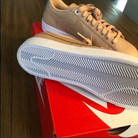 FLASH SALE! Nike women’s blazer low casual sneaker - Picture 3 of 8